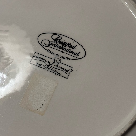 Tracy Flickinger “Dinner is Served Pasta Serve Bowl” - Picture 5 of 5